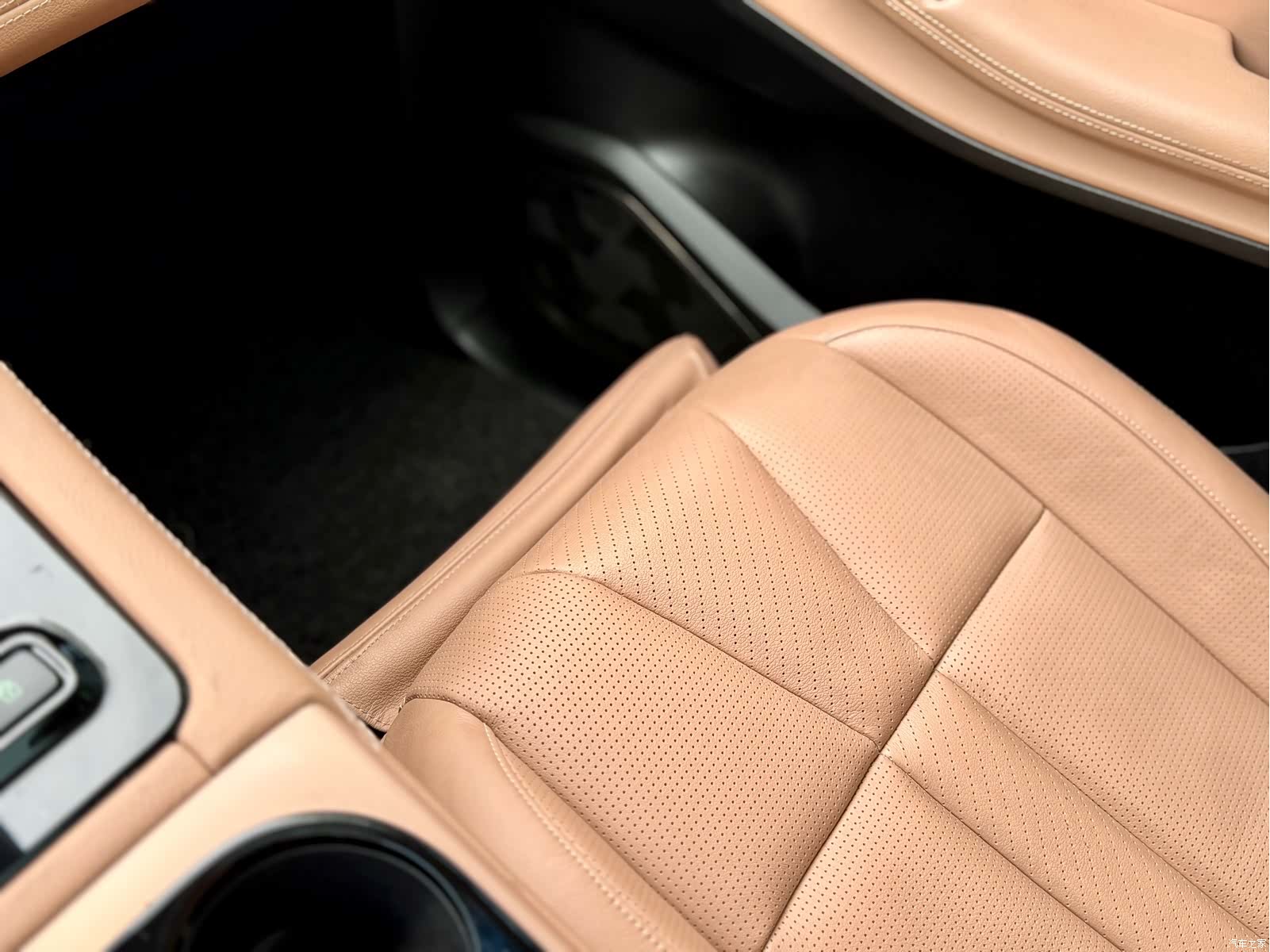NIO ES8, 2019 17