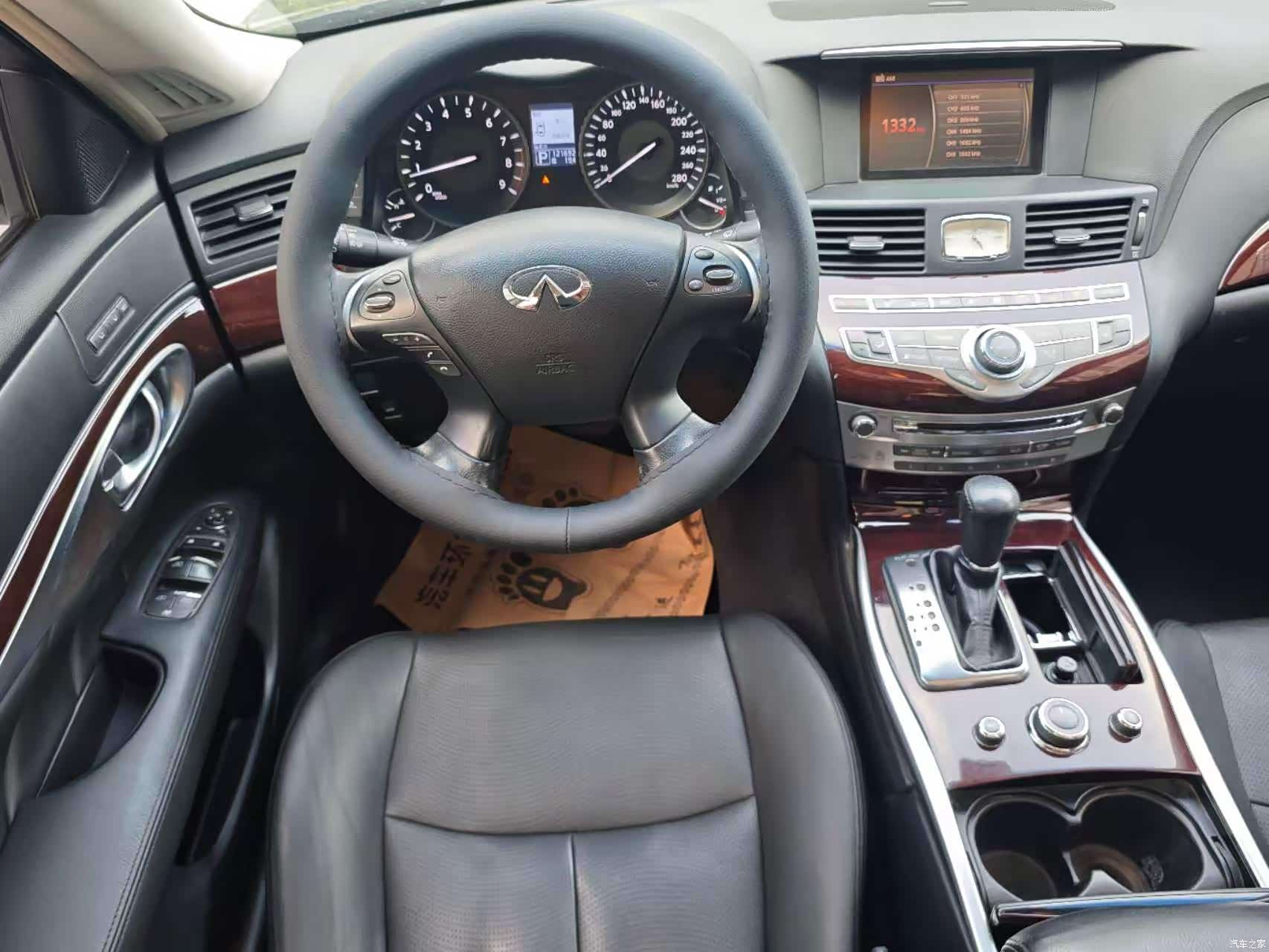 Infiniti Q70, 2014 4