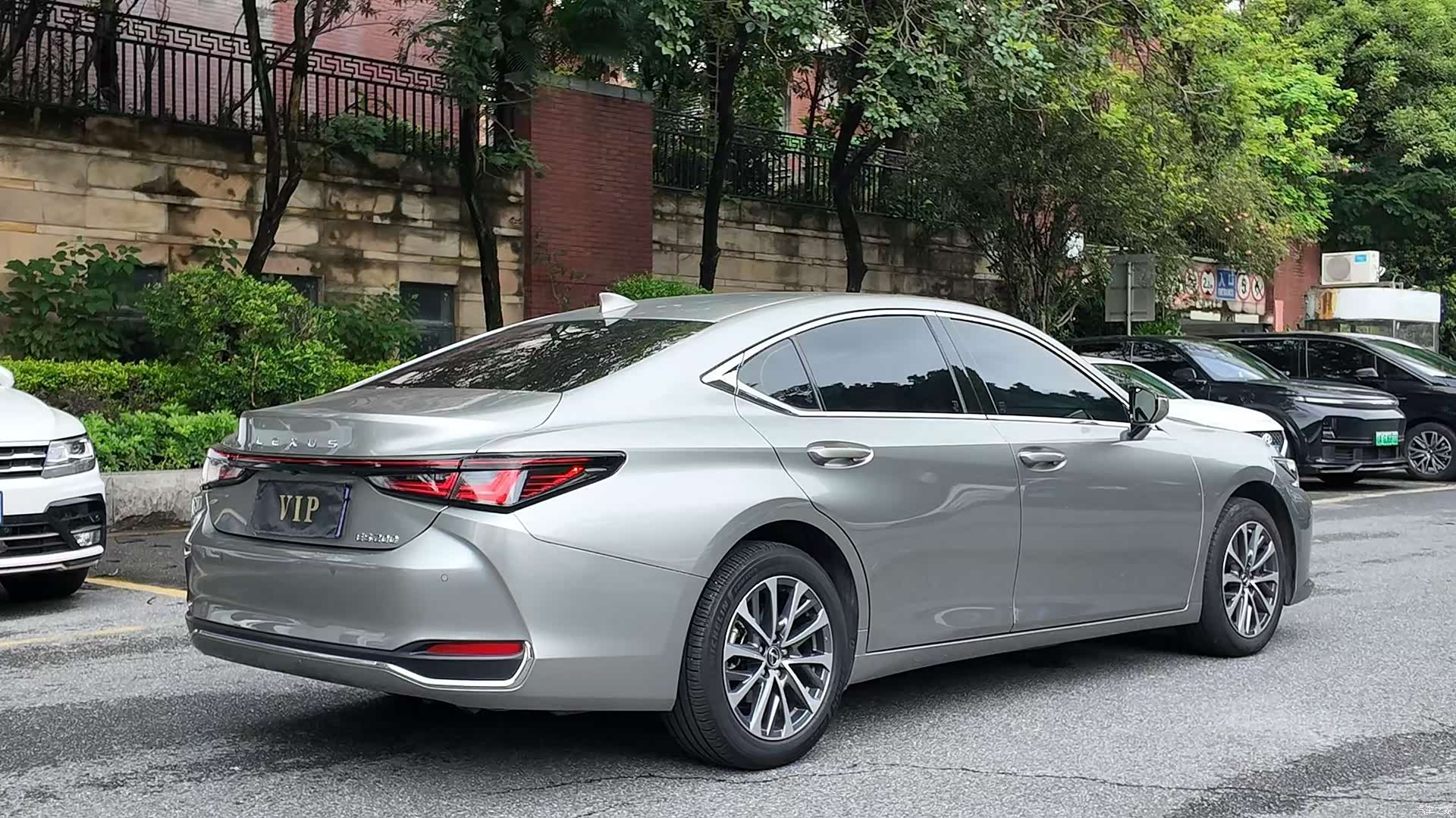 Lexus ES, 2025 11