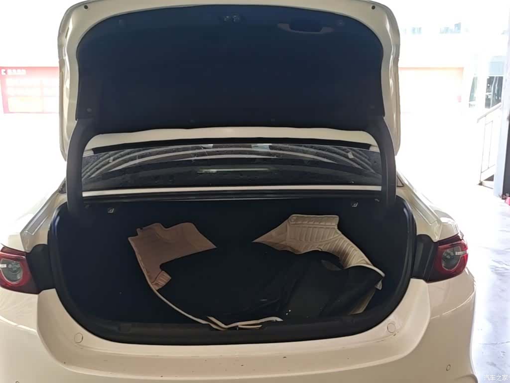 Mazda Mazda3, 2022 19