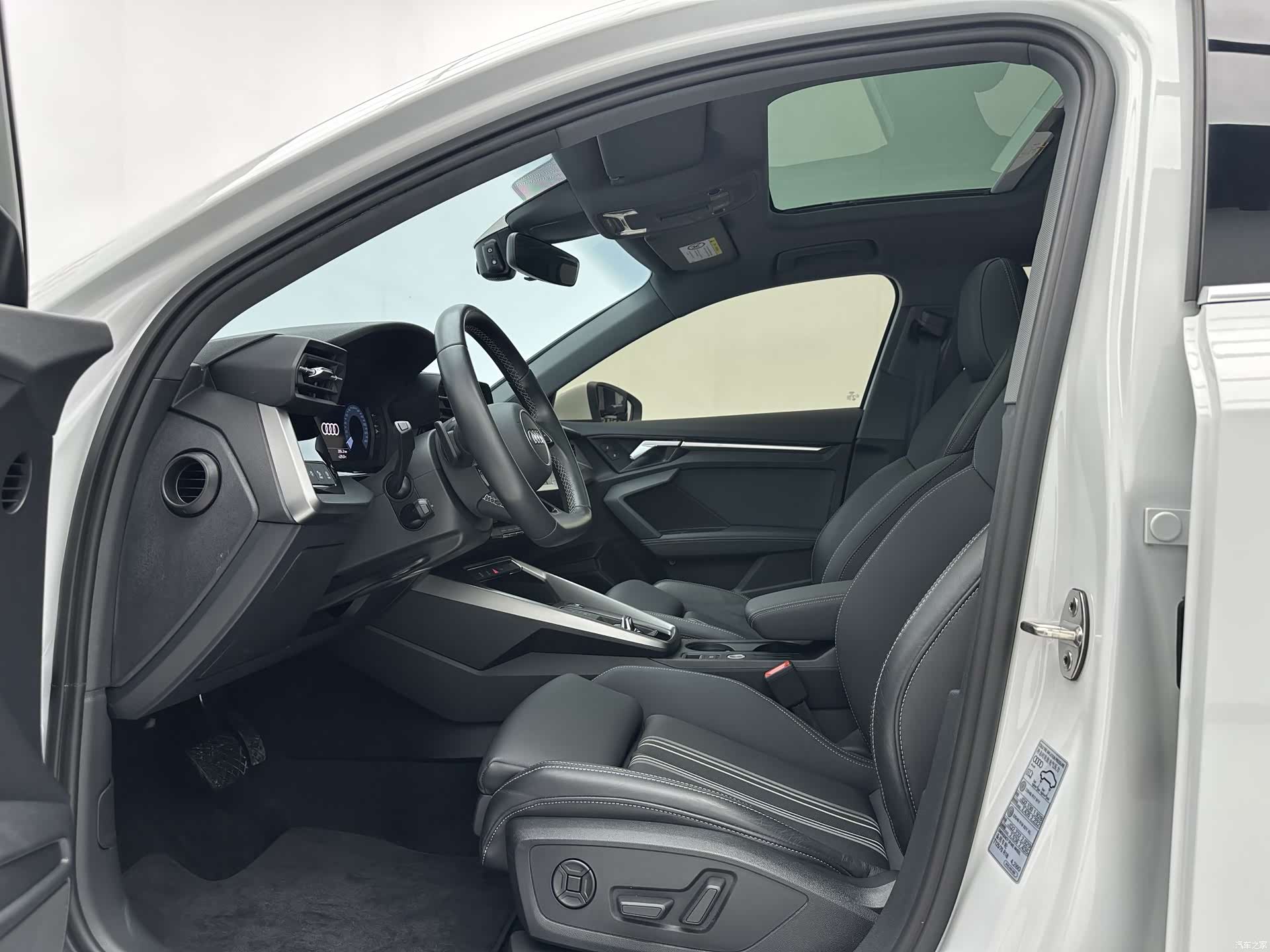 Audi A3, 2022 все фото