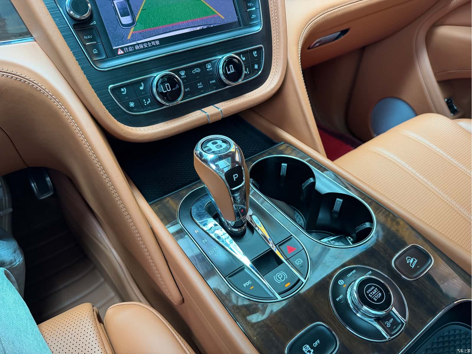 Bentley Bentayga, 2018 11