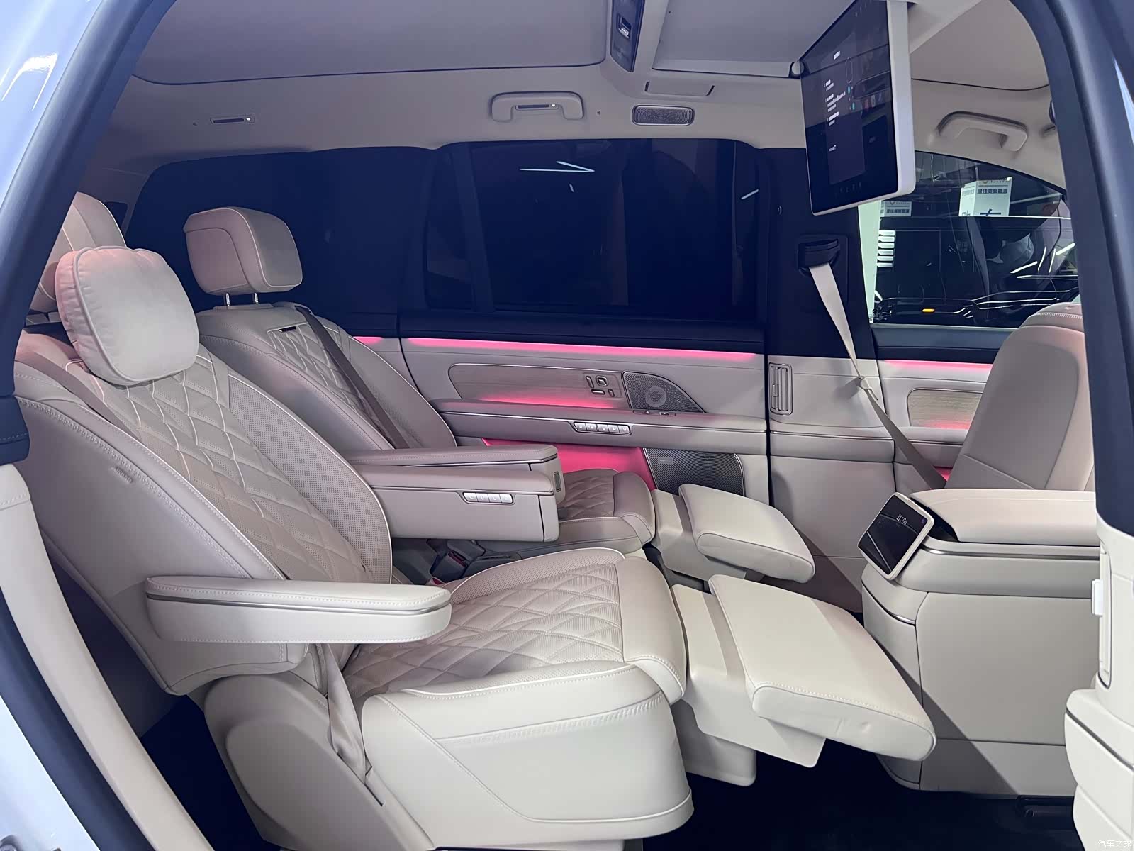 NIO ES8, 2026 7