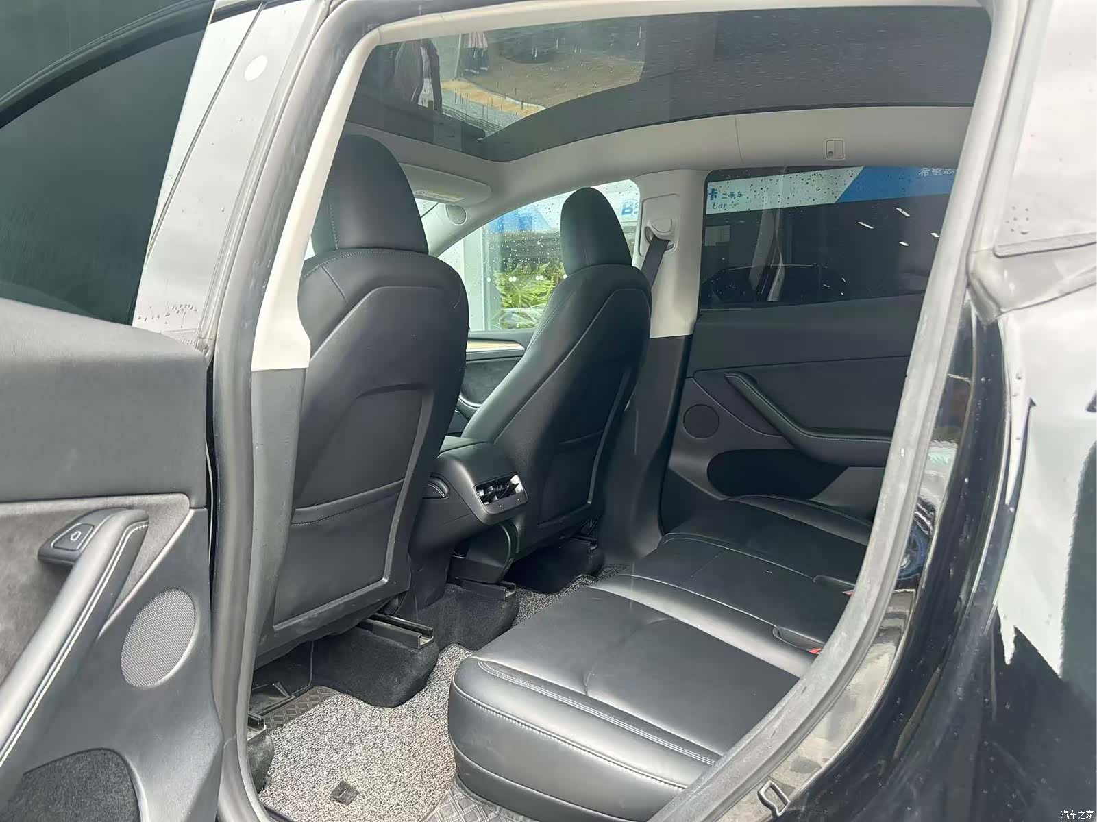 Tesla Model Y, 2023 11