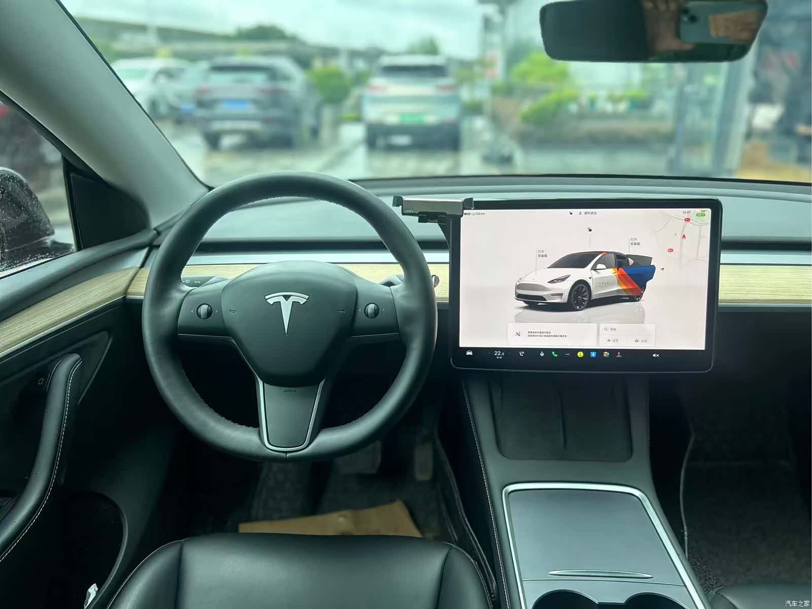 Tesla Model Y, 2023 13