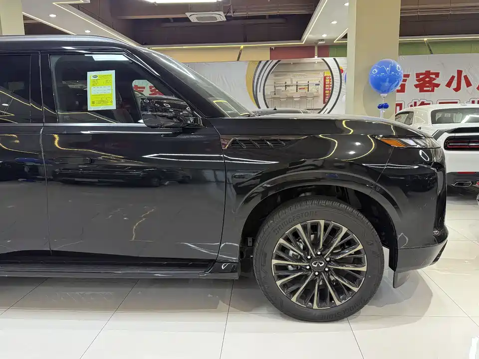 Infiniti QX80