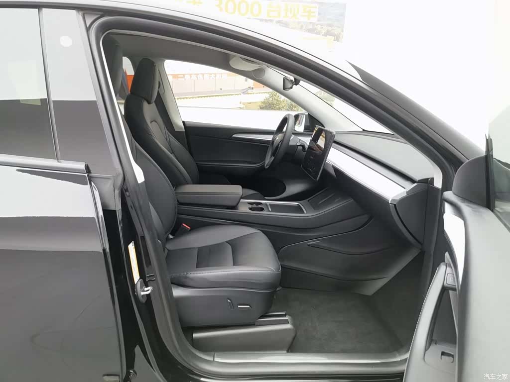 Tesla Model Y, 2024 23