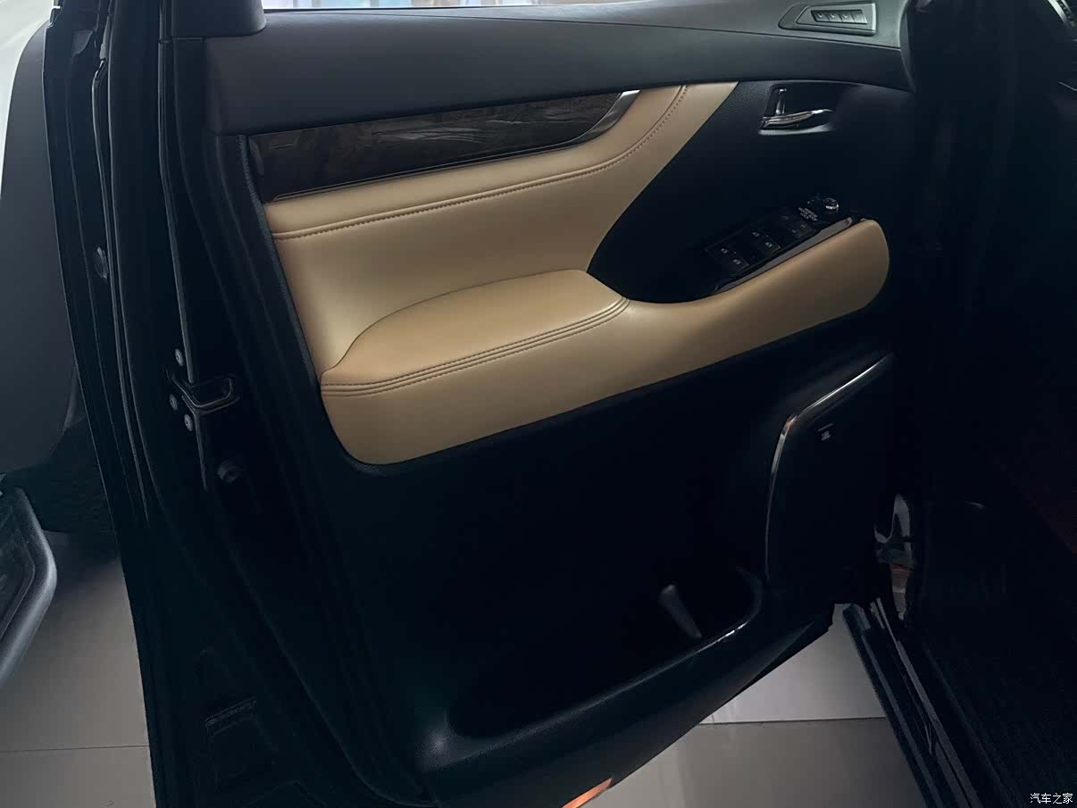 Toyota Alphard, 2018 8