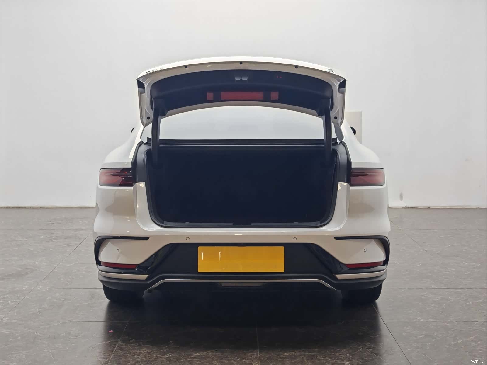 BYD Han, 2023 13