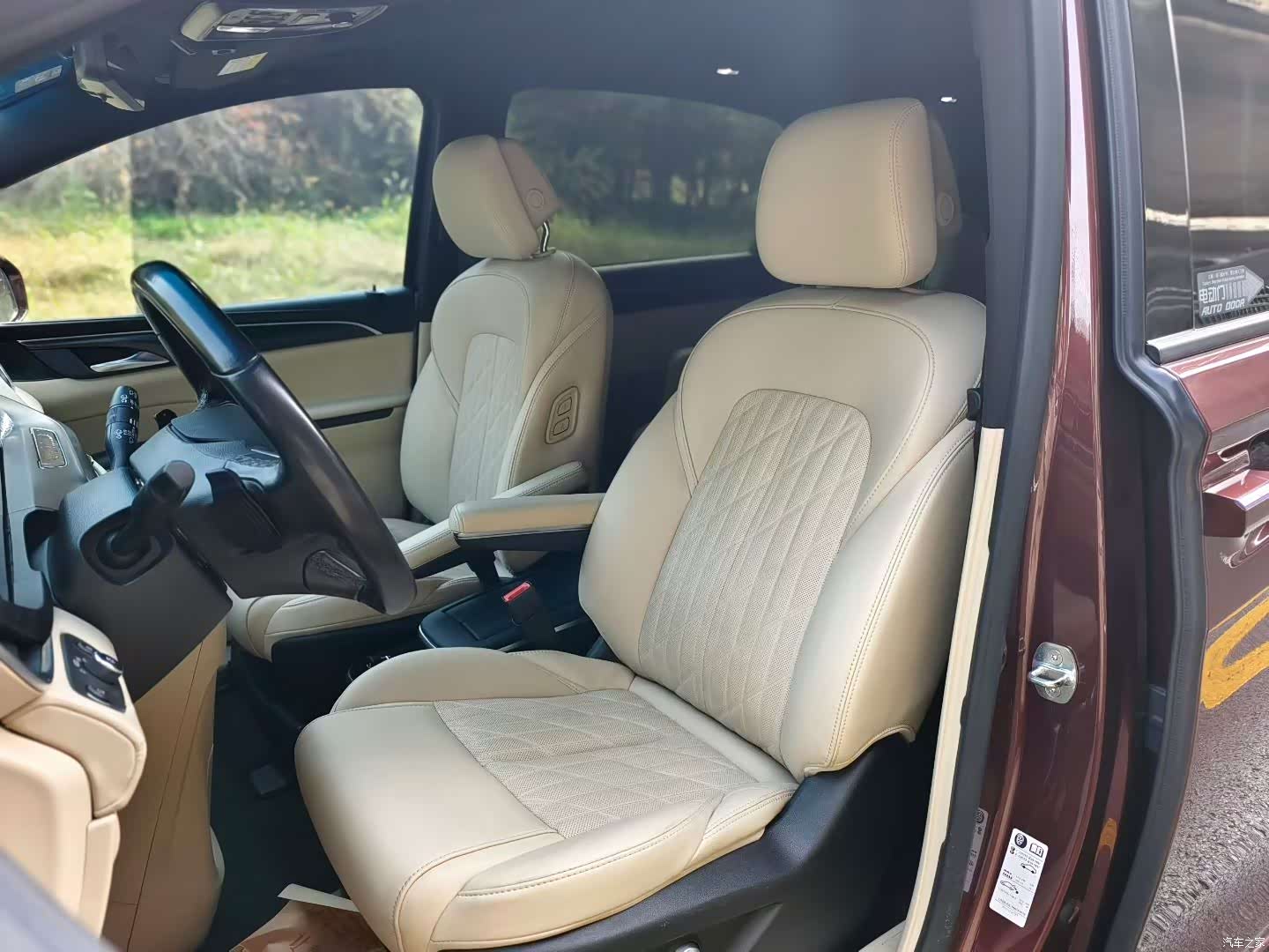 Buick GL8, 2022 3
