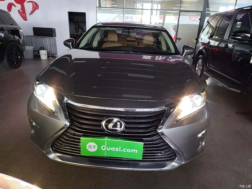 Lexus ES, 2018 3
