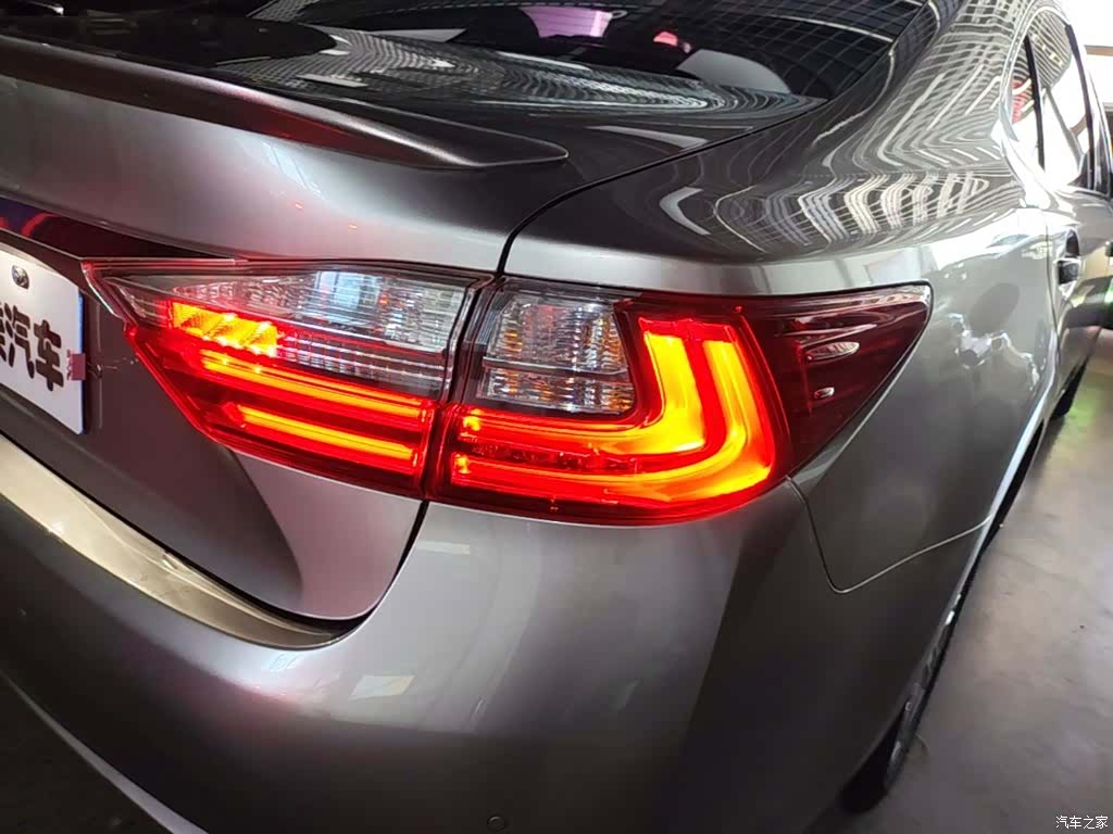 Lexus ES, 2018 8