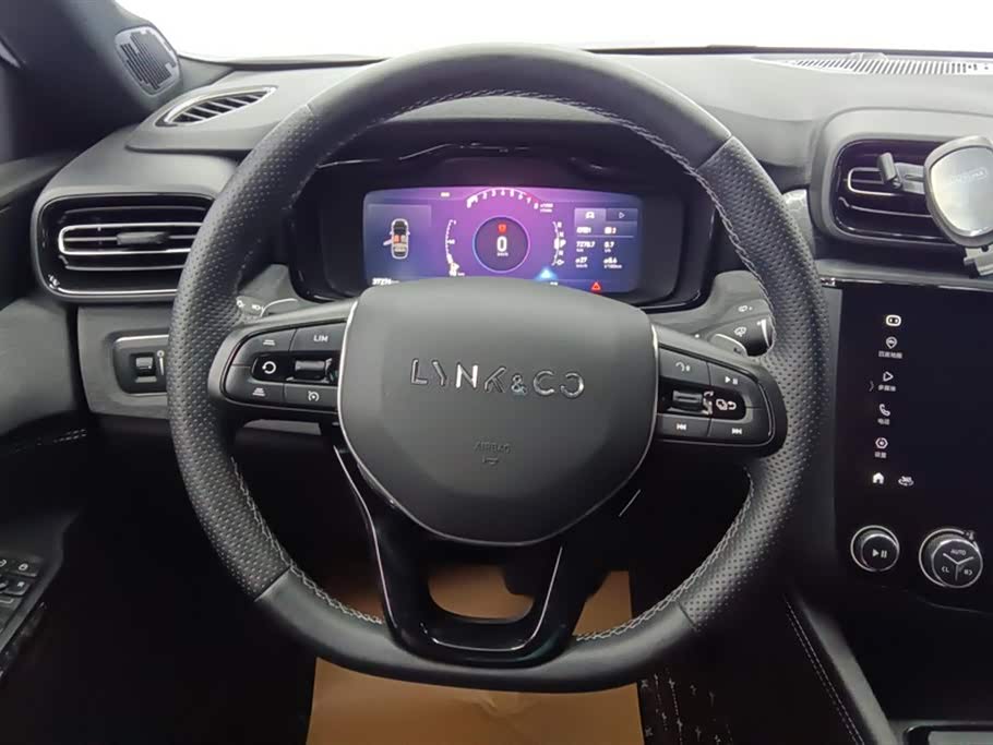 Lynk & Co 03