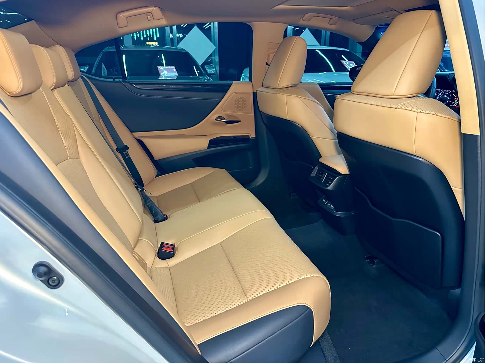Lexus ES, 2024 11