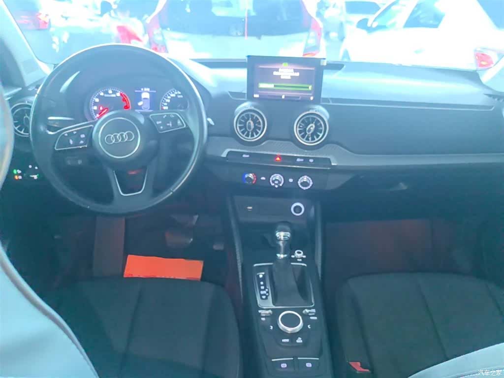 Audi Q2L, 2019 10