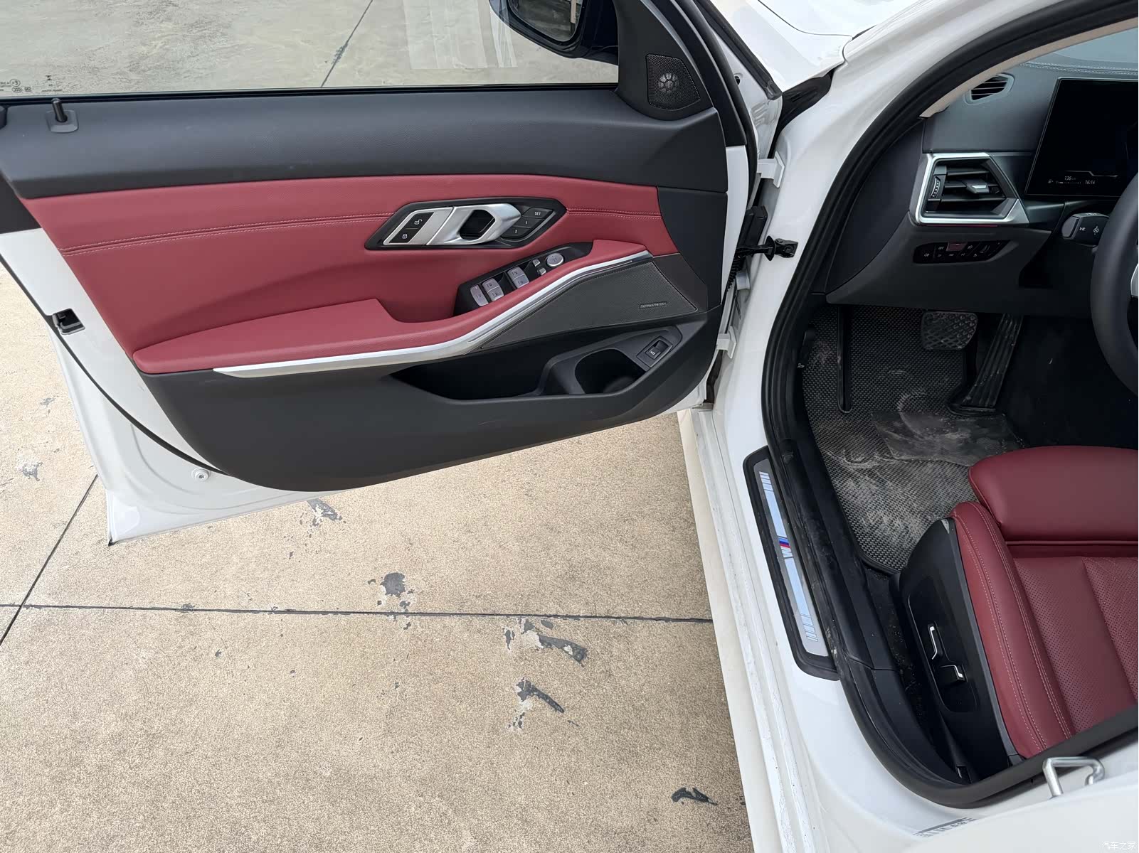 BMW 3 Series, 2024 все фото