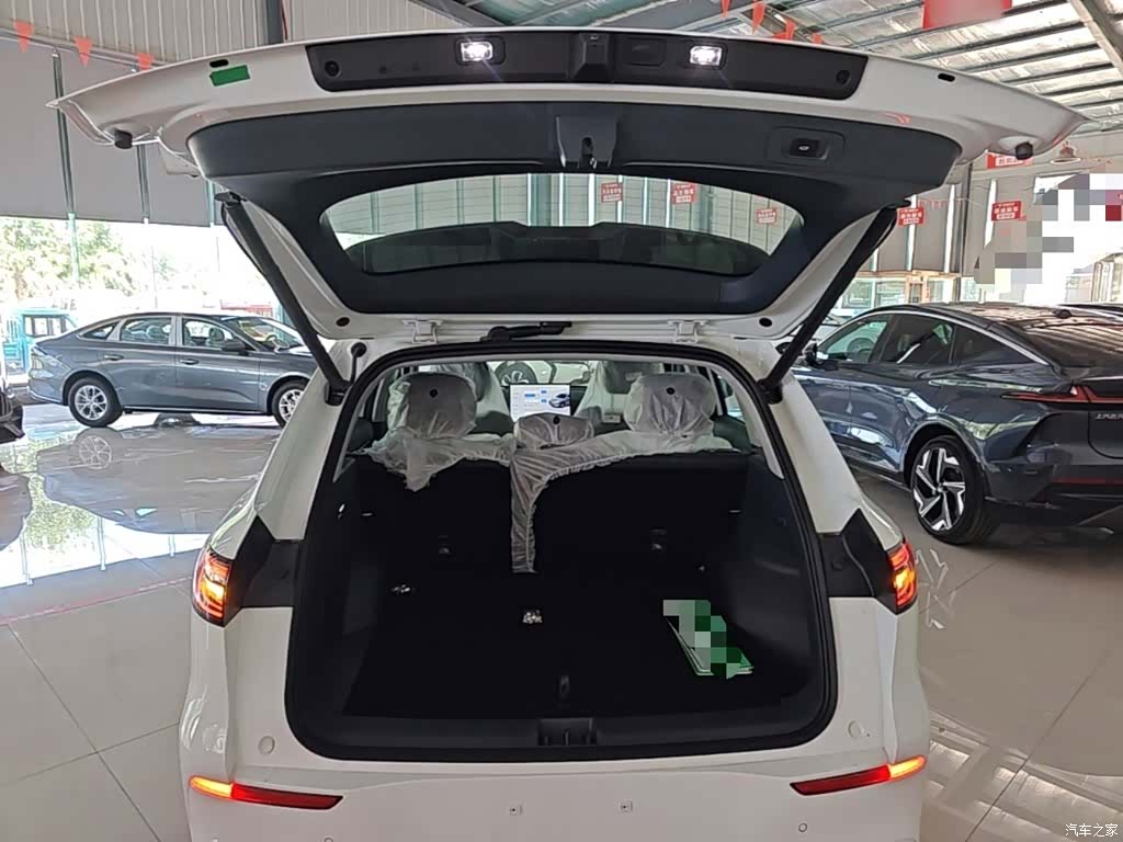 Geely Galaxy E5, 2026 19
