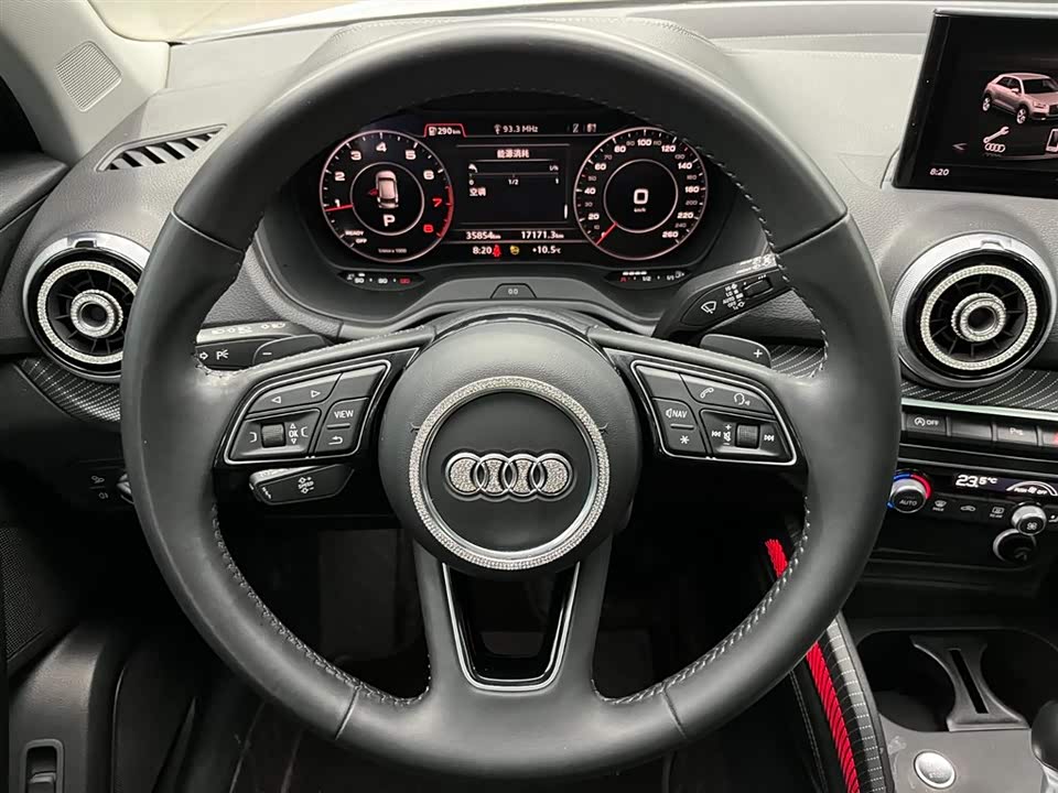 Audi Q2L