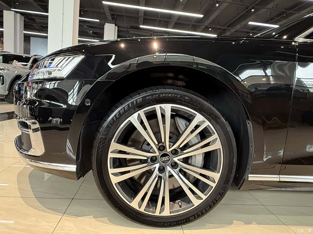 Audi A8L, 2022 7