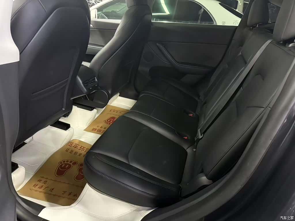 Tesla Model Y, 2024 8