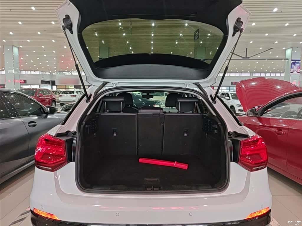 Audi Q2L, 2019 19