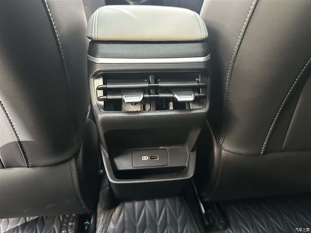 Geely Emgrand, 2023 11