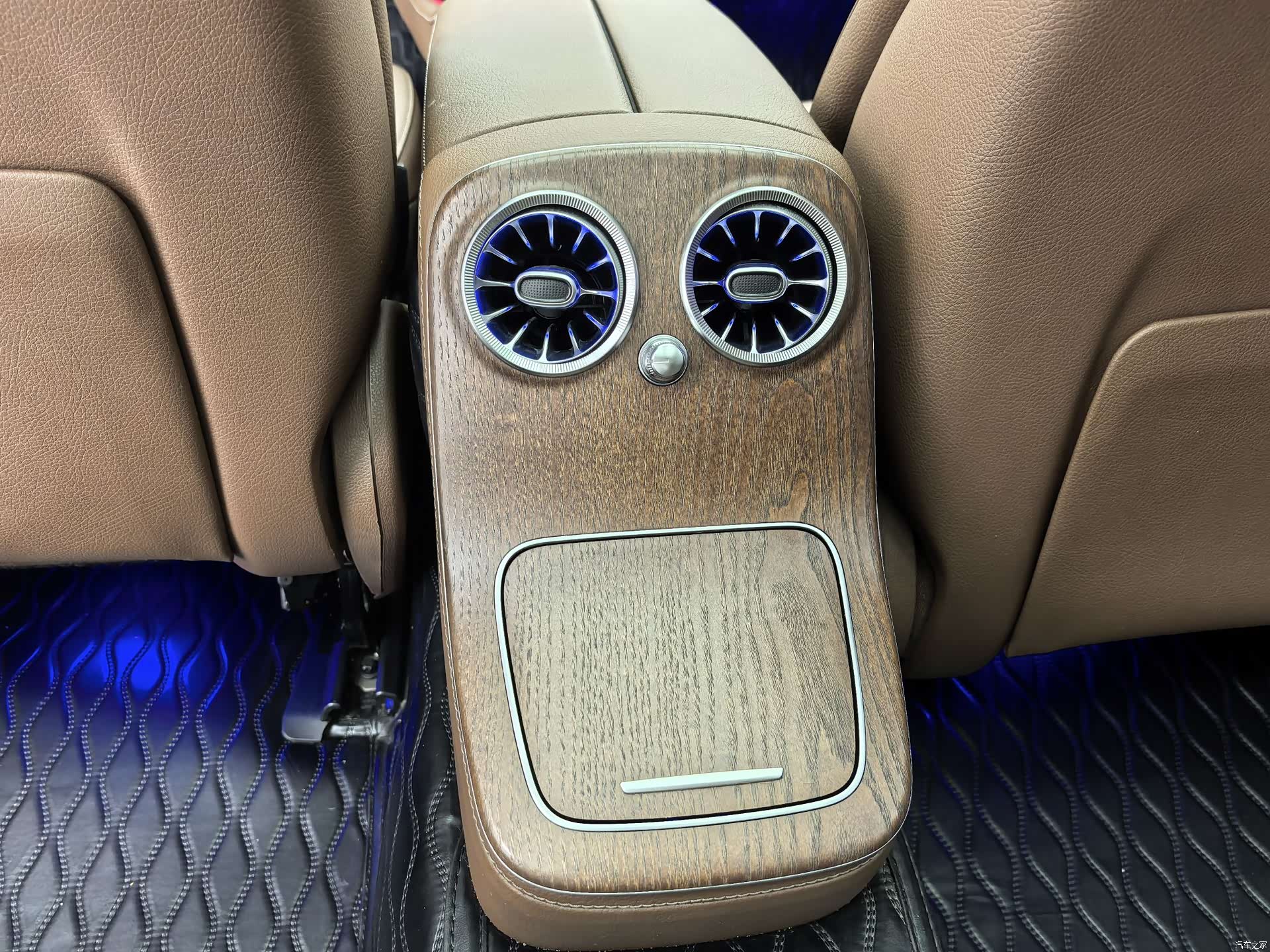 Mercedes-Benz E-Class, 2023 16
