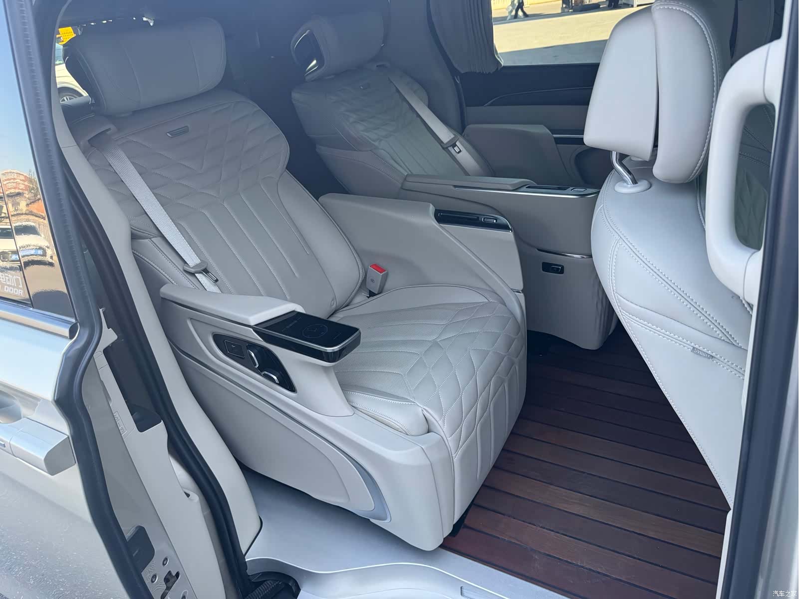 Buick GL8, 2022 8
