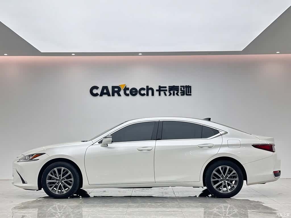 Lexus ES, 2022 2