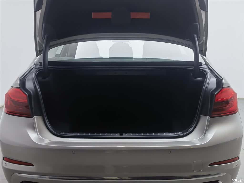 BMW 5 Series, 2017 16