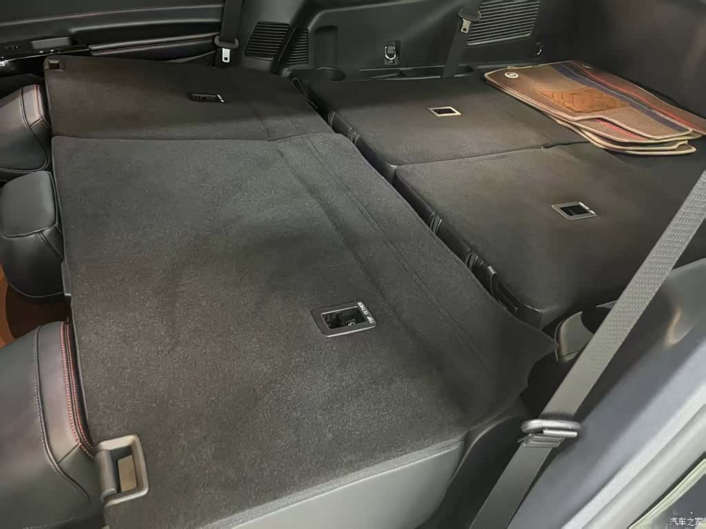 Ford Explorer, 2023 19