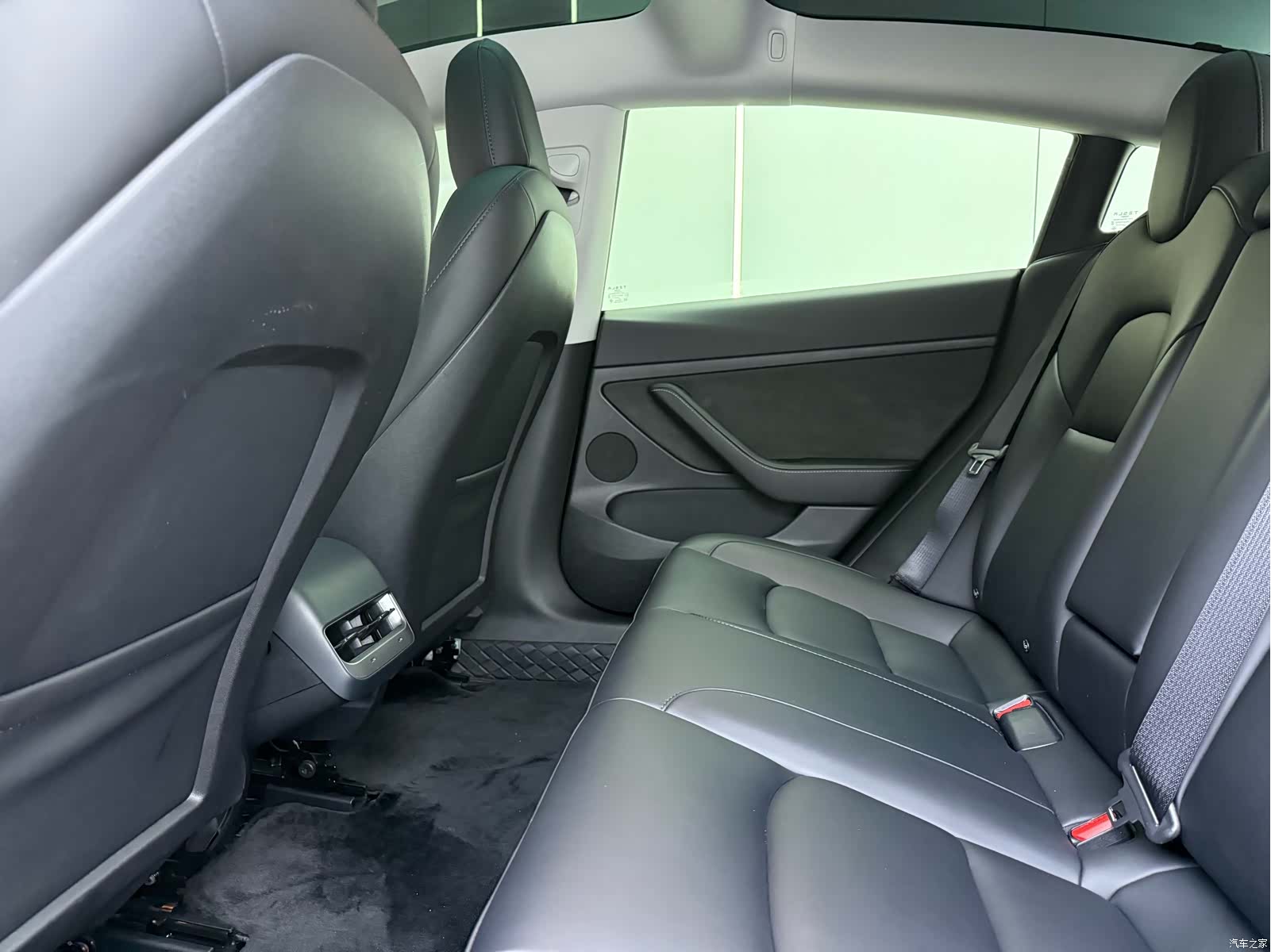 Tesla Model 3, 2023 10