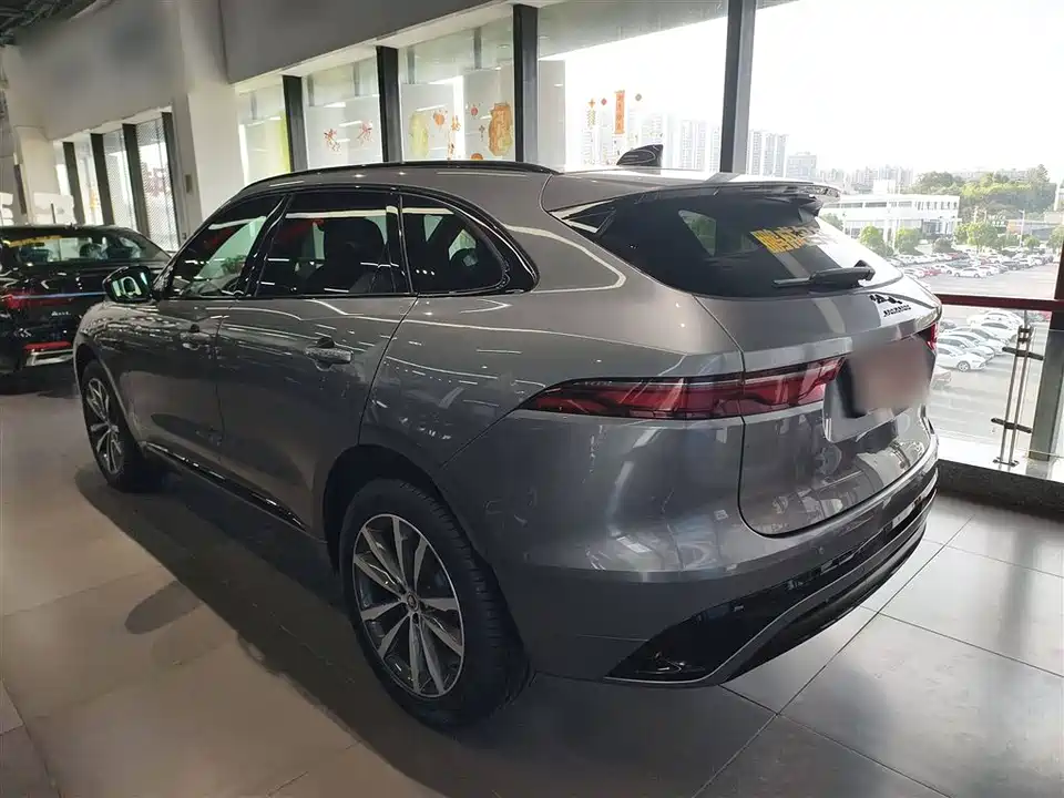 Jaguar F-PACE