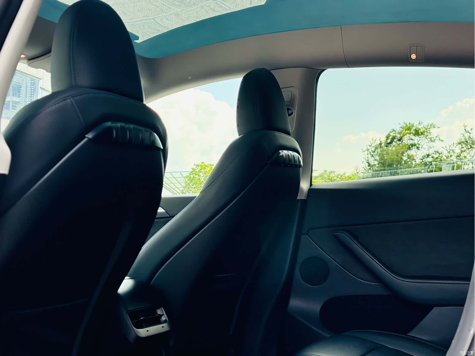 Tesla Model Y, 2024 8