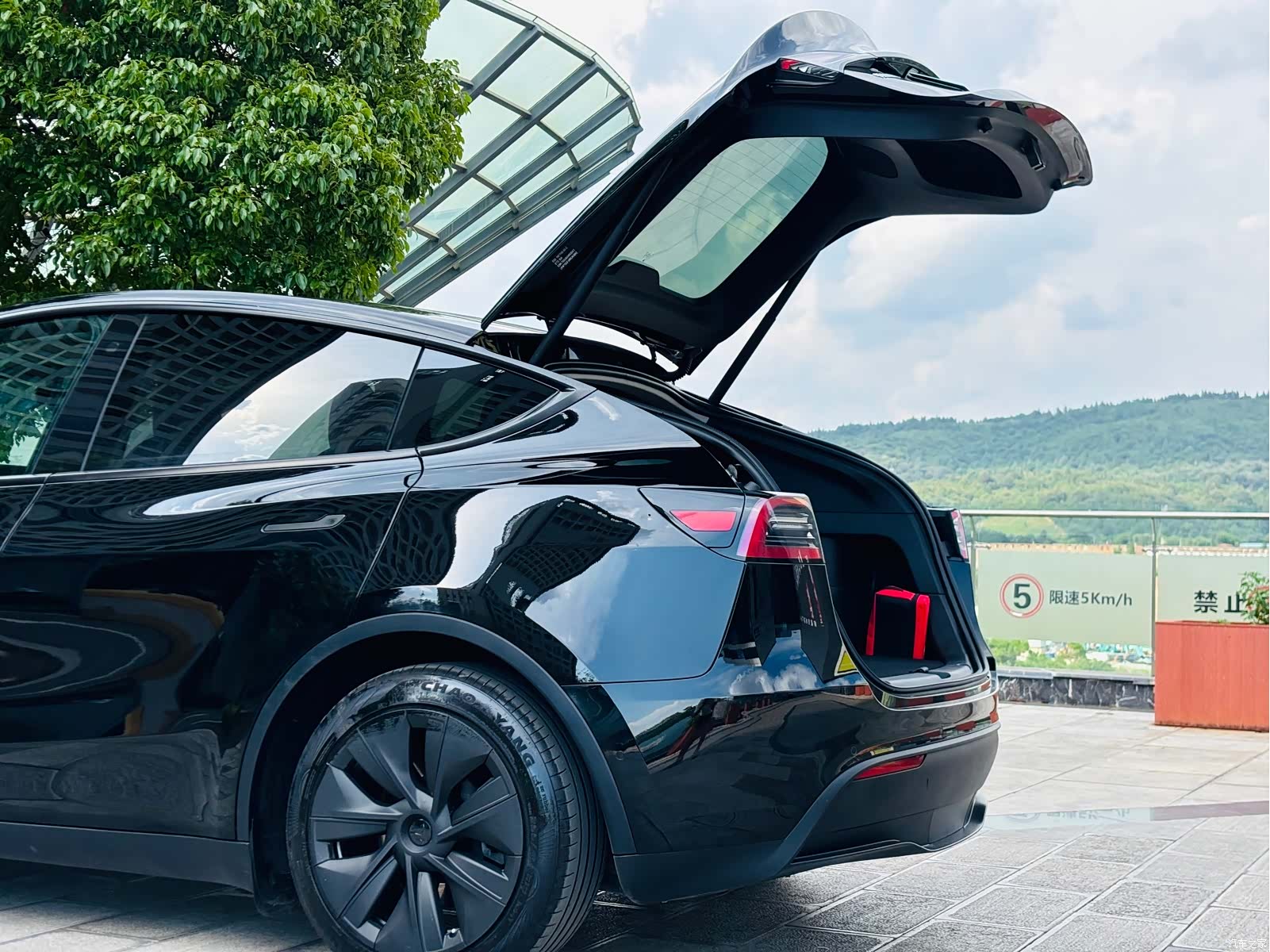 Tesla Model Y, 2024 21