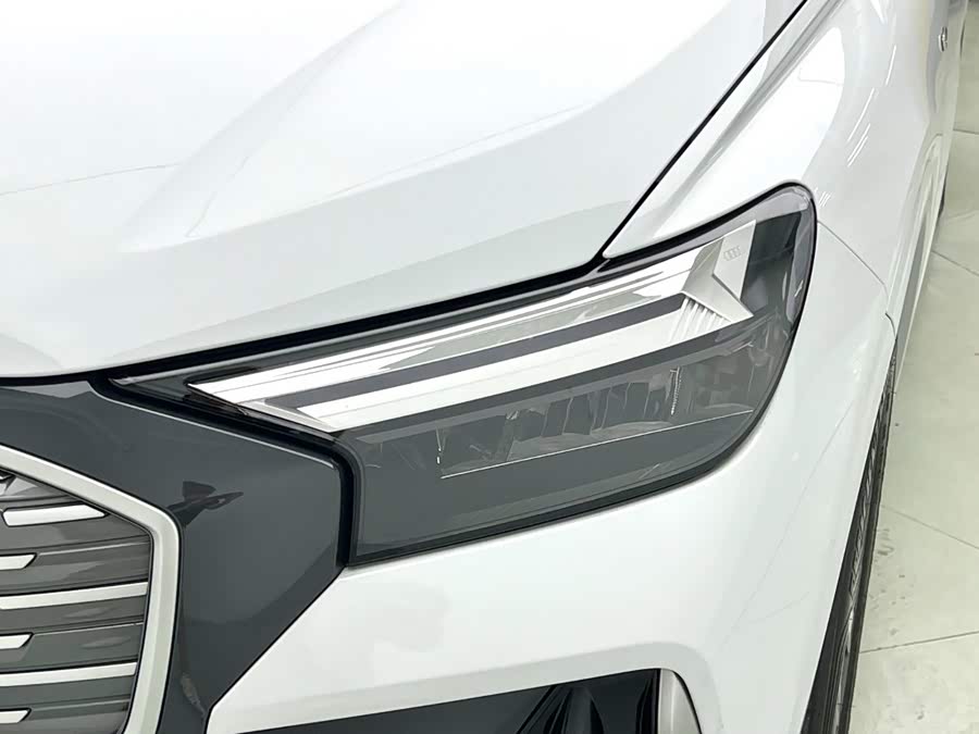Audi Q4 e-tron 2024, фото 6