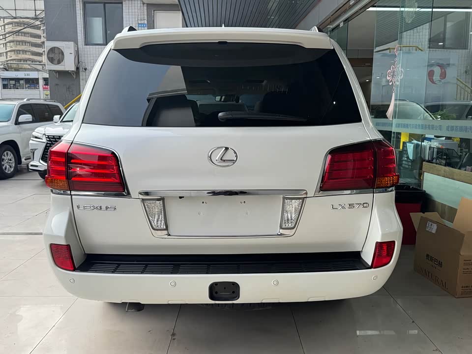Lexus LX
