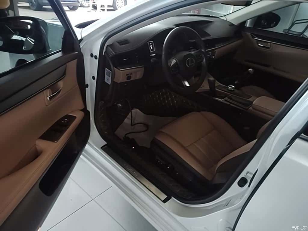Lexus ES, 2017 16