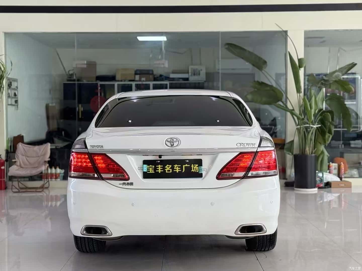 Toyota Crown, 2012 8
