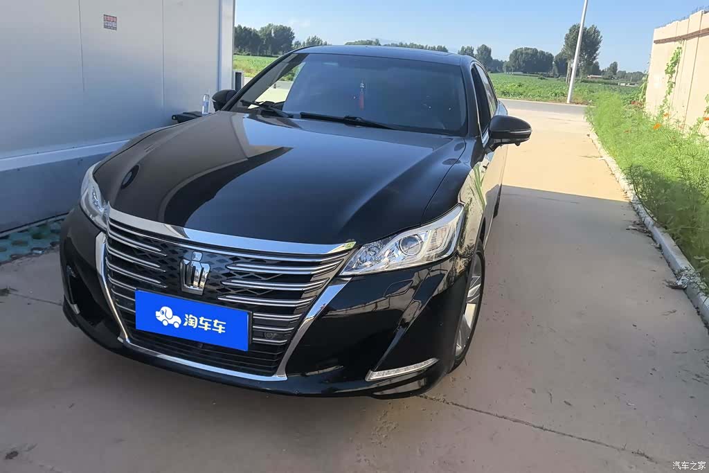Toyota Crown, 2016 1