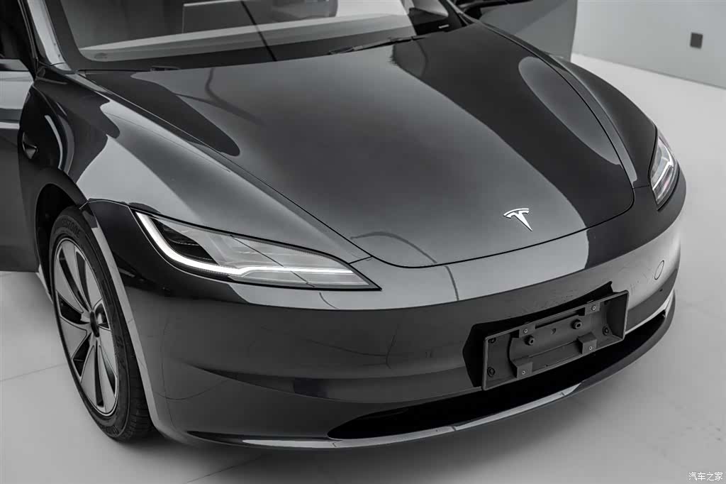 Tesla Model 3, 2025 27