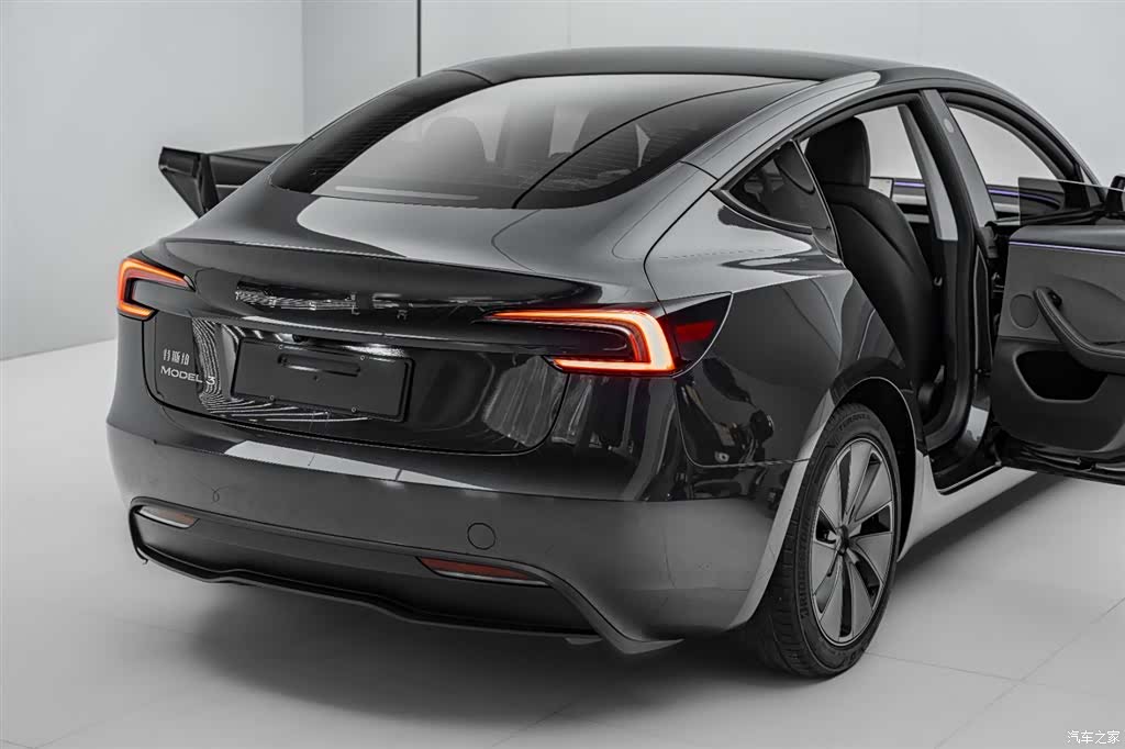 Tesla Model 3, 2025 29