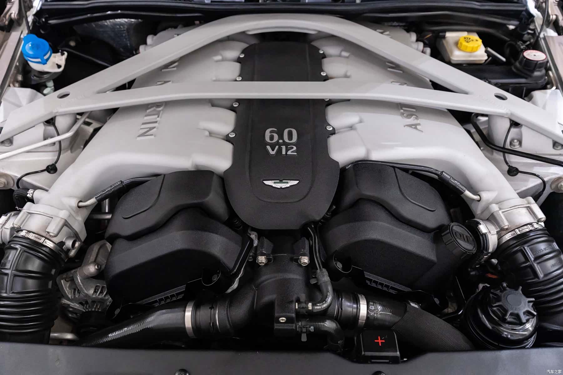 Aston Martin DB9, 2016 8