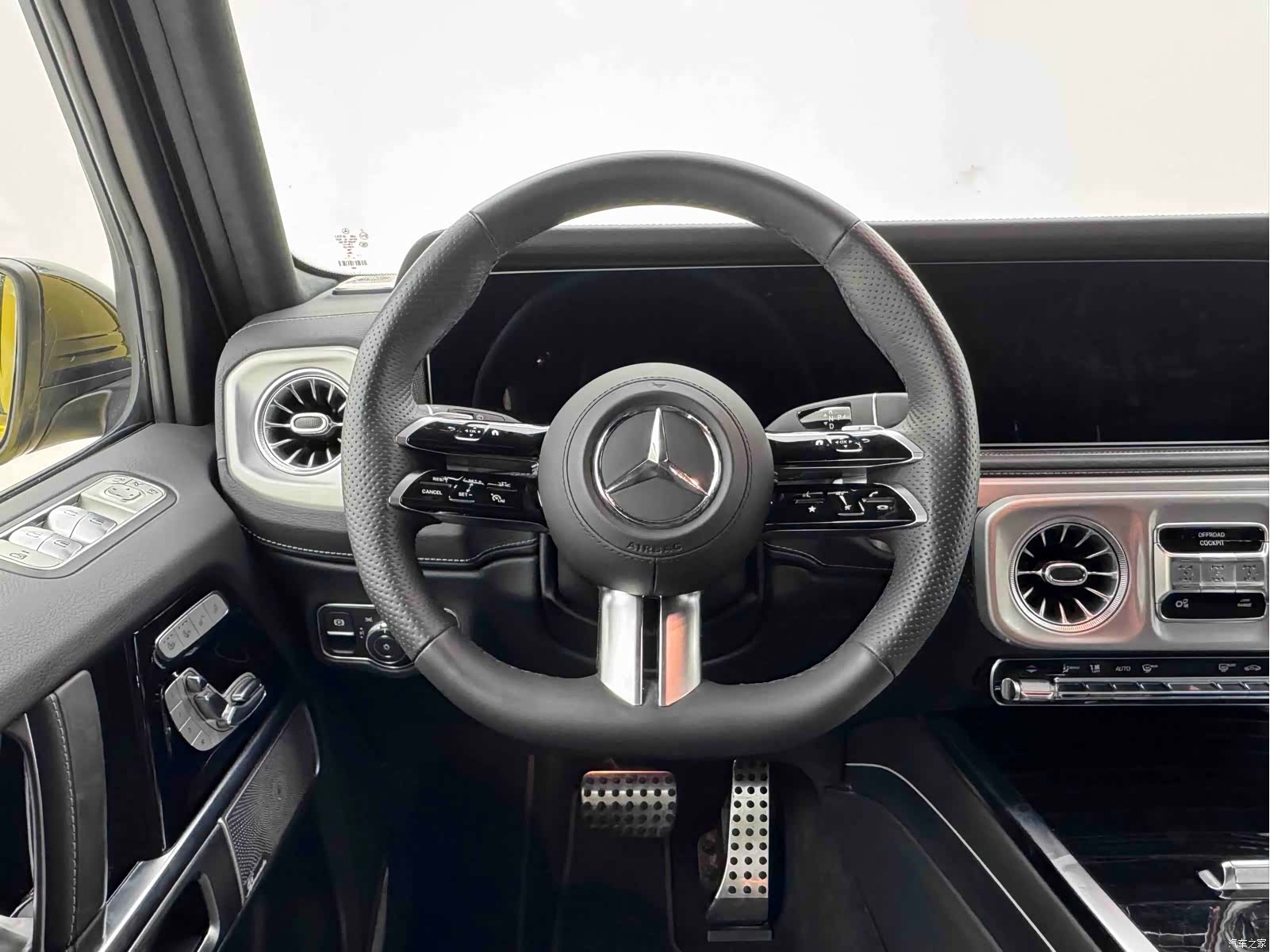 Mercedes-Benz G-Class, 2026 21