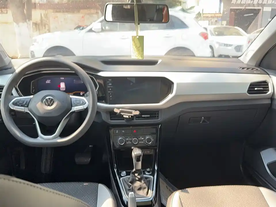 Volkswagen Exploring the shadow