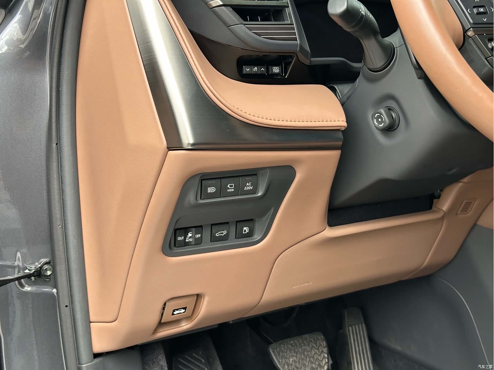 Toyota Century, 2024 32