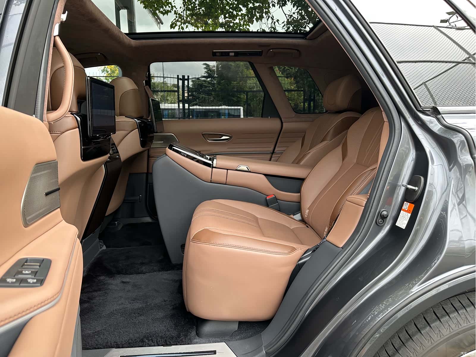 Toyota Century, 2024 18