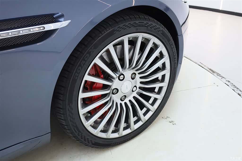 Aston Martin Rapide, 2013 9