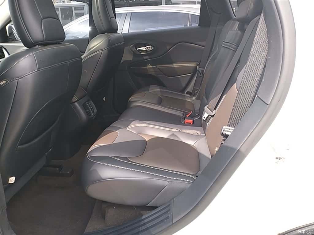 Jeep Cherokee, 2017 17