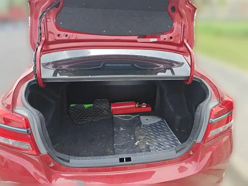 Toyota YARiS L to enjoy